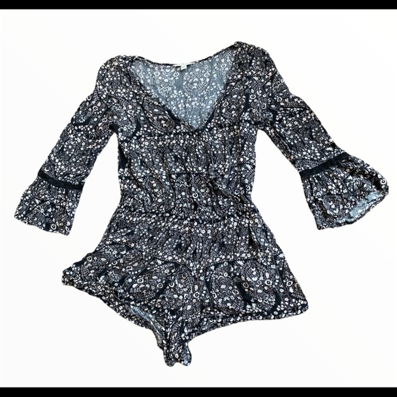 AMERICAN EAGLE OUTFITTERS Floral Surplice Faux Wrap Romper Black Size Small - Picture 11 of 11